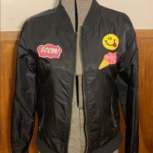 Black bomber jacket with patches🍩